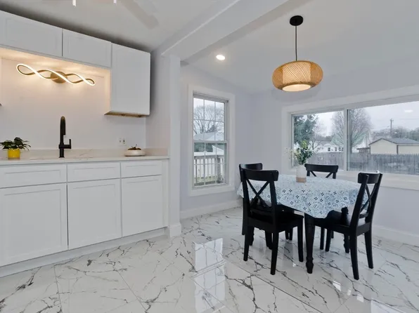 88 Woodmont St, Westfield, MA 01085