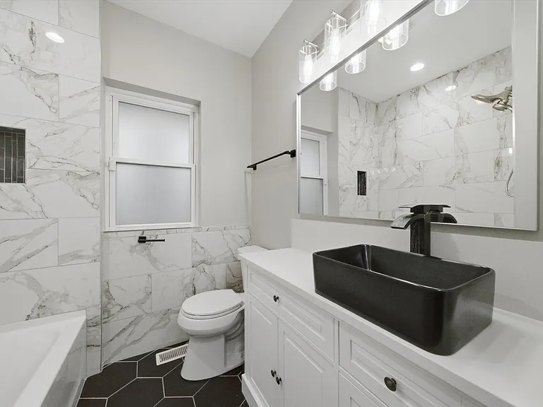 8326 S Luella Ave — Photo 13