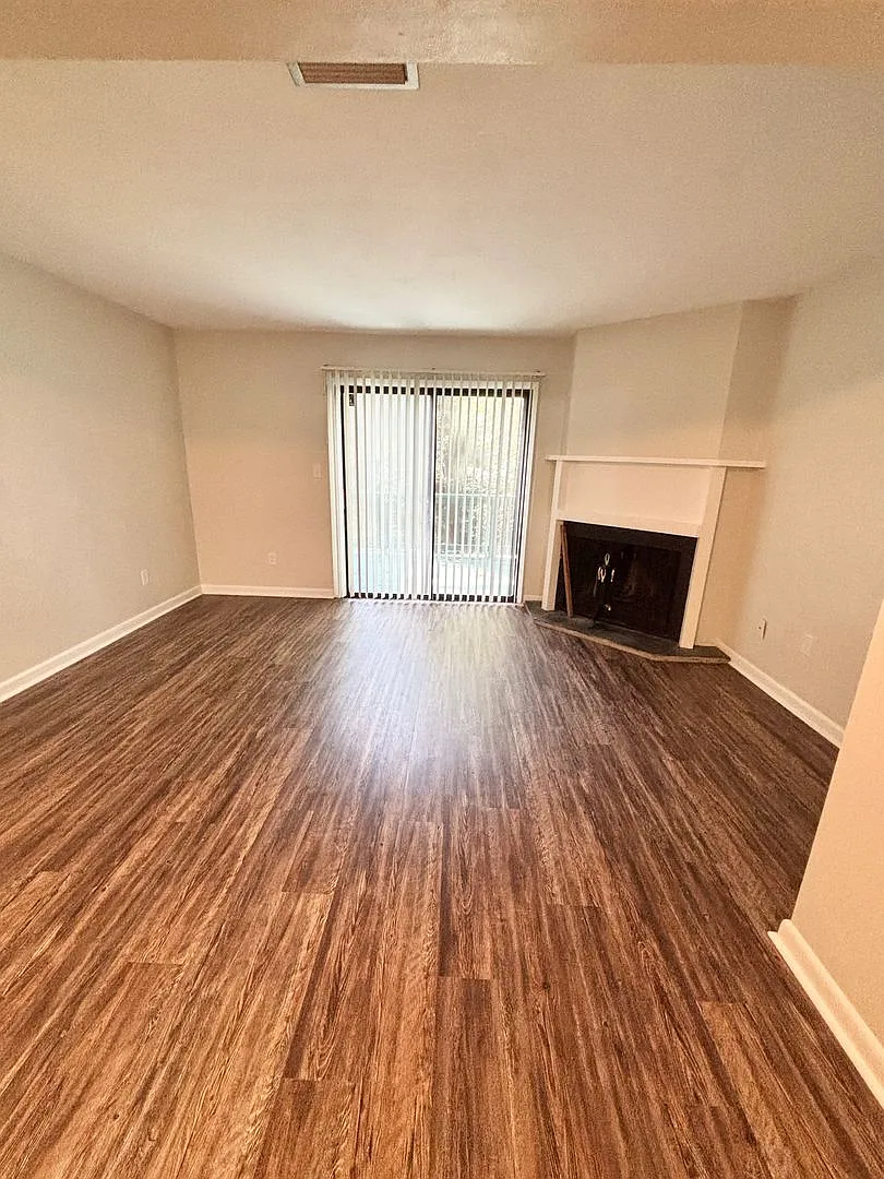 Updated townhome just near Midtown — Photo 4