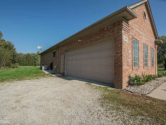 3rd image of 2405 Equestrian Dr