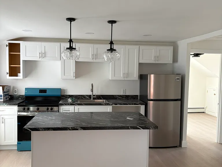 105 Beacon Ave #3 — Photo 2
