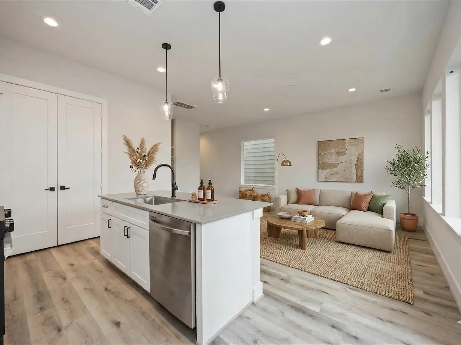 3 bed, 2.5 bath, 1743 sqft, $2,400 — Photo 3