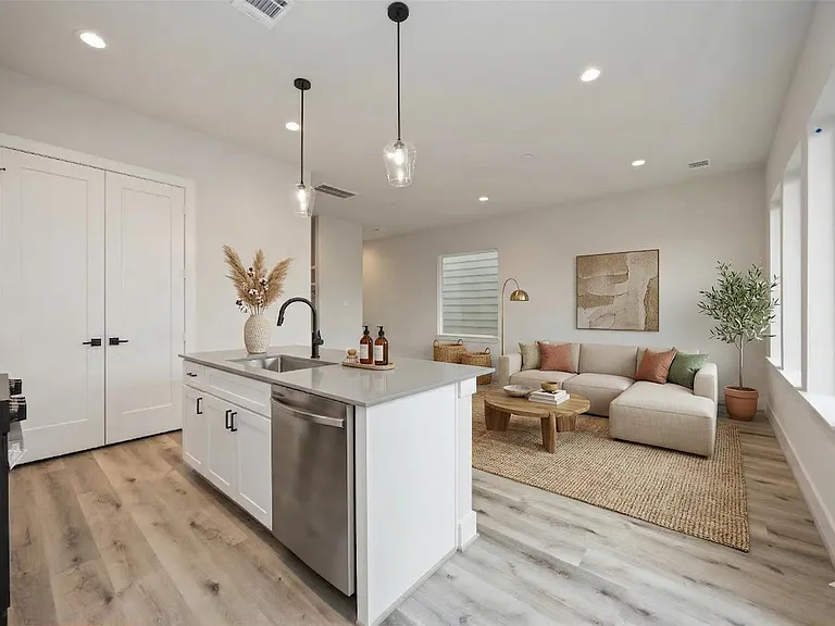 6107 De Campo St — Photo 3