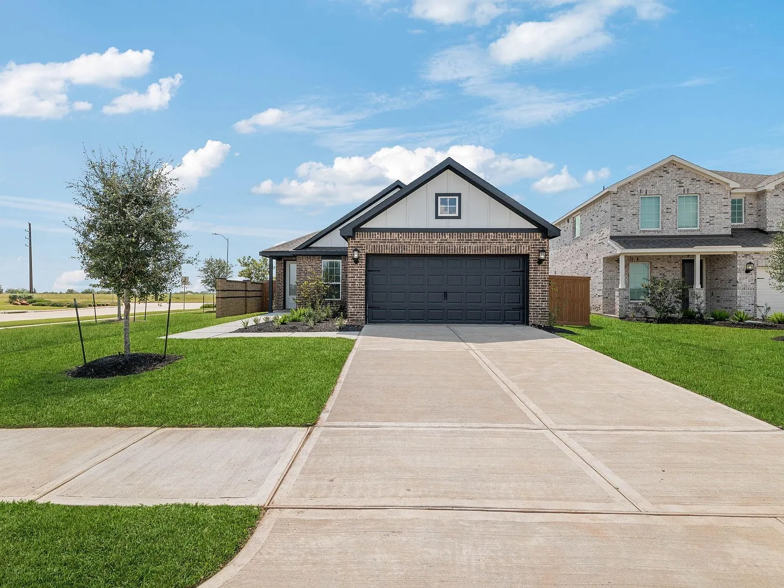 3 bed, 2.0 bath, 1400 sqft, $2,425 — Photo 1