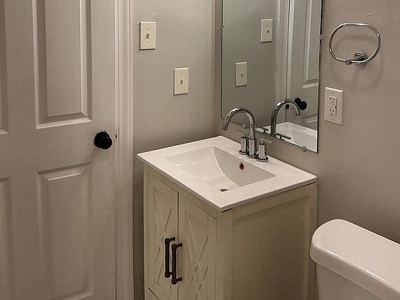 5th image of 218 Clay St
