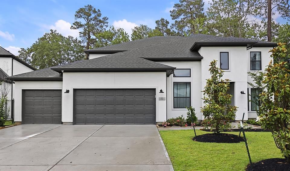 1st image of 32 Mariposa Woods Dr