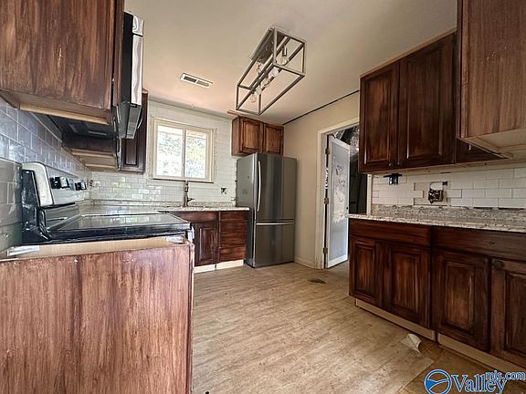 5th image of 308 Harolds Dr NW