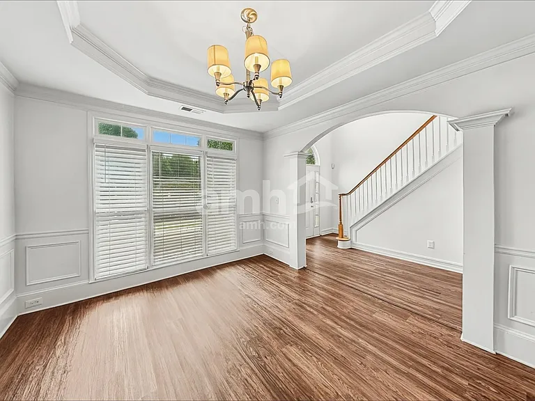 1296 Crown Ter — Photo 6