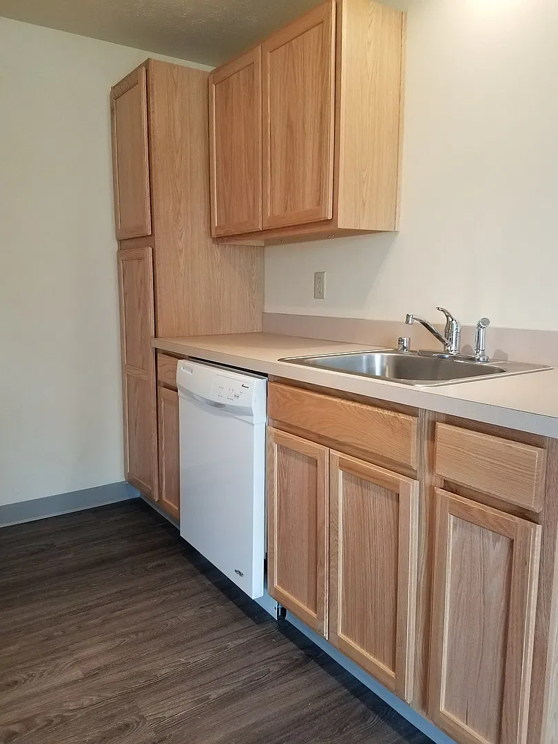 East Mission Apartments — Photo 3