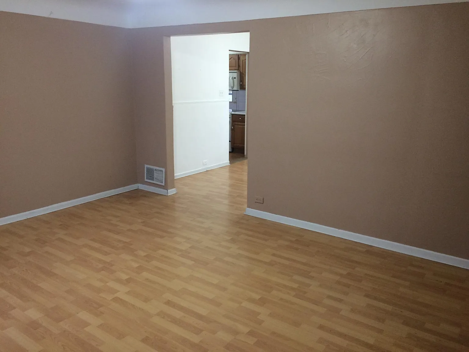 3 bed, 1200 sqft, $2,850 — Photo 4