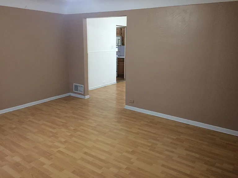 1449 S Plum Grove Rd — Photo 4