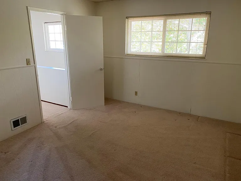 Large upstairs bedroom