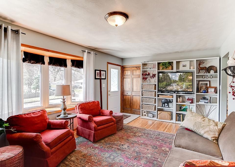 1st image of 325 Greystone Ave N
