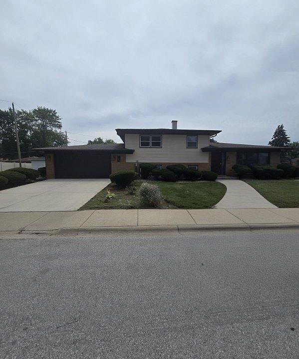 1st image of 15643 Gouwens Ln