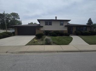 15643 Gouwens Ln, South Holland, IL 60473