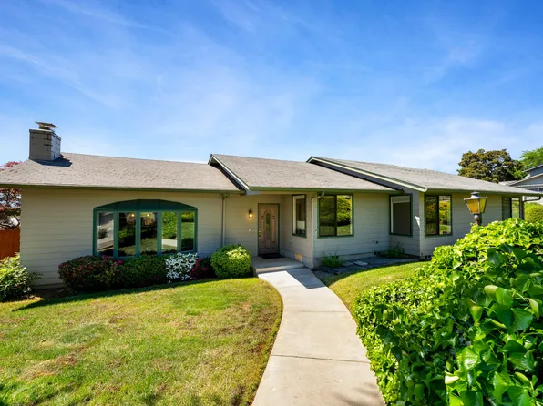 440 NE Royal Dr, Grants Pass, OR 97526