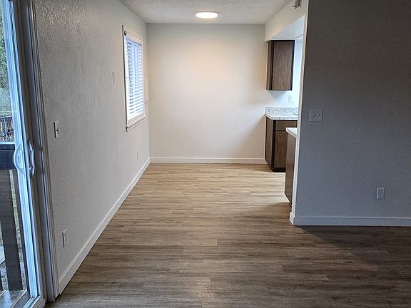 4th image of 2324 Hood Ave #8