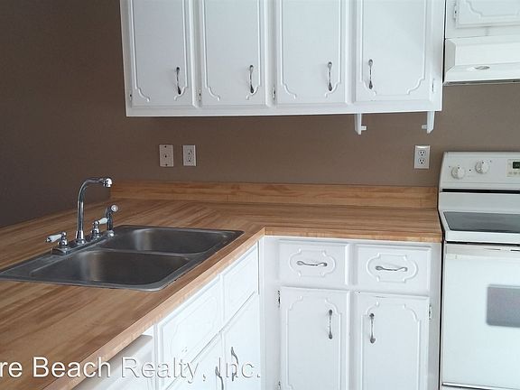 3rd image of 308 Woodrow St #B