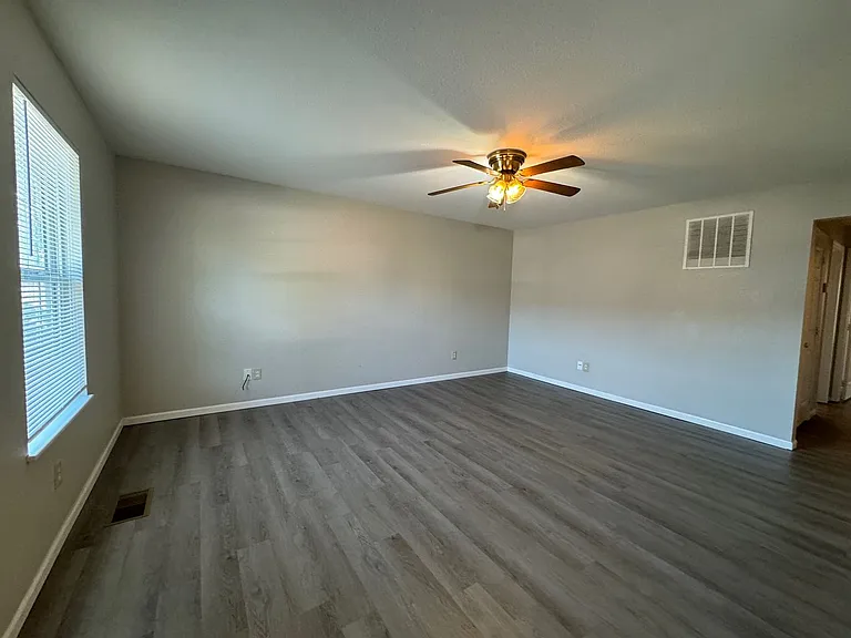 Bradford Terrace Apartments / 420 Britt Lane, RG — Photo 11