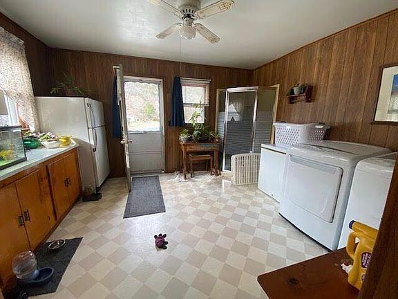 3rd image of 36 Glenwood Ln