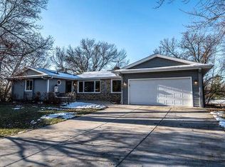 9918 Yosemite Cir, Bloomington, MN 55437