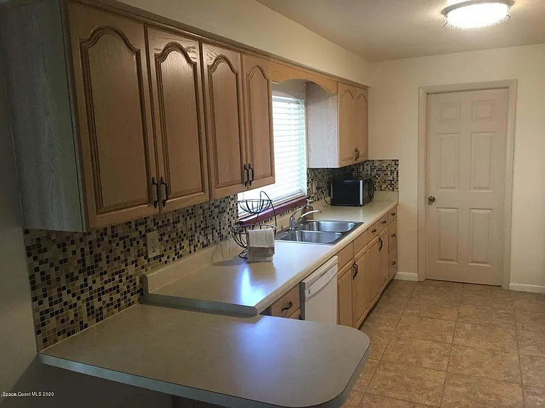530 Allen Dr — Photo 6
