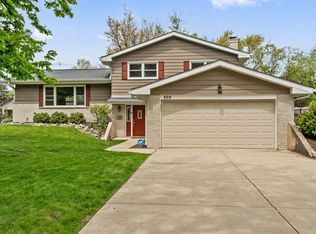 502 69th St, Darien, IL 60561