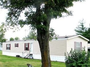 611 S Main St, Woodlawn, IL 62898