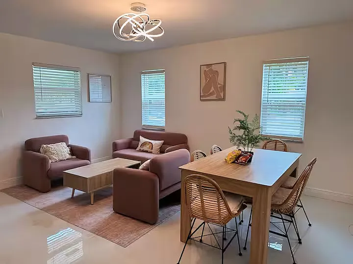 3 bed, 1375 sqft, $2,980 — Photo 2