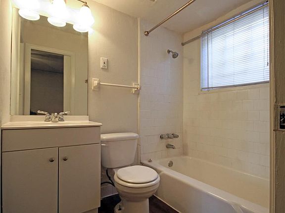 4th image of 1000 Heights Blvd APT 23