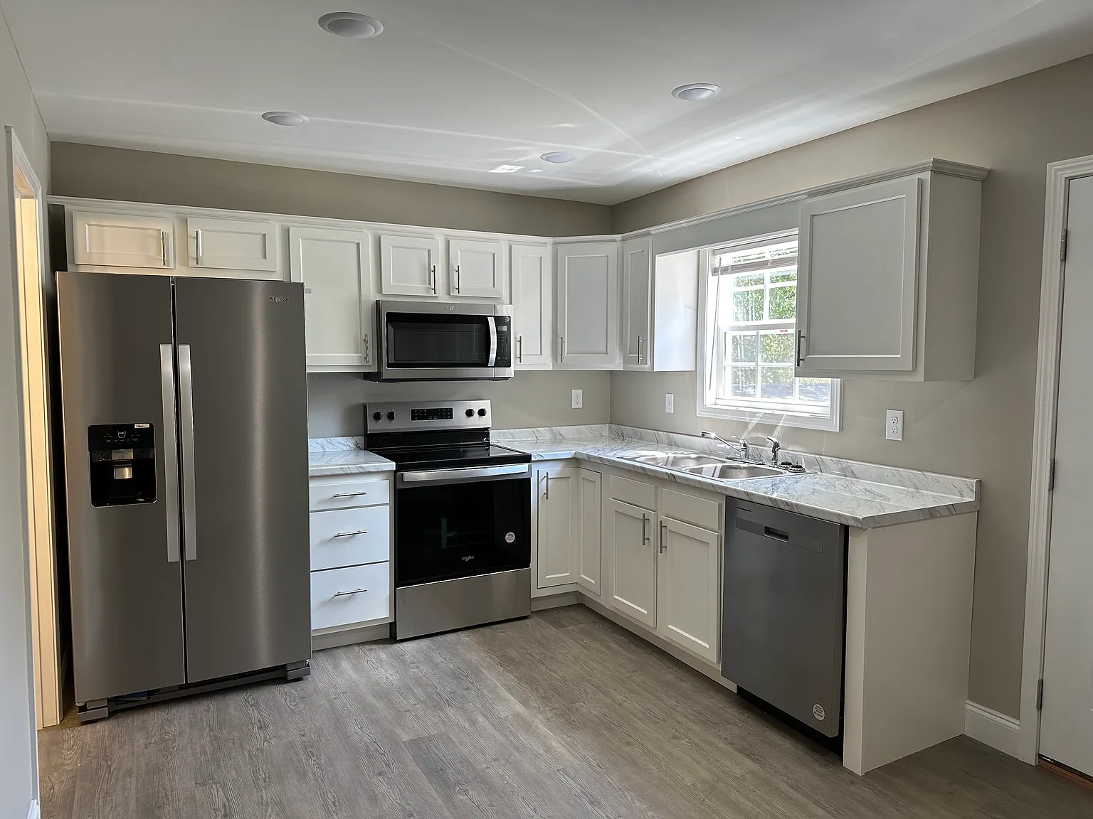 2 bed, 1.5 bath, 1000 sqft, $1,195 — Photo 3