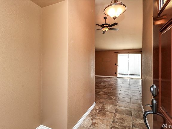4th image of 552 Malibu Dr SE