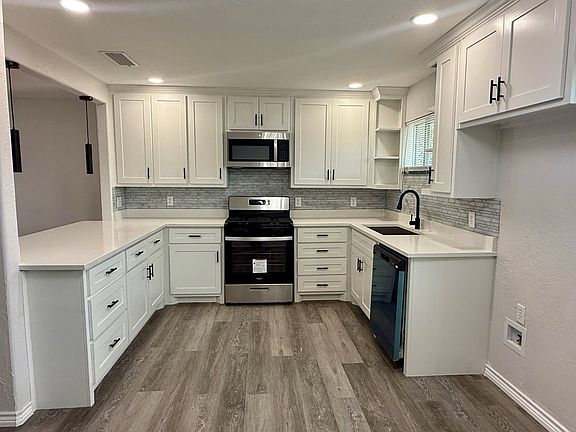 3rd image of 1607 Fargo Ave