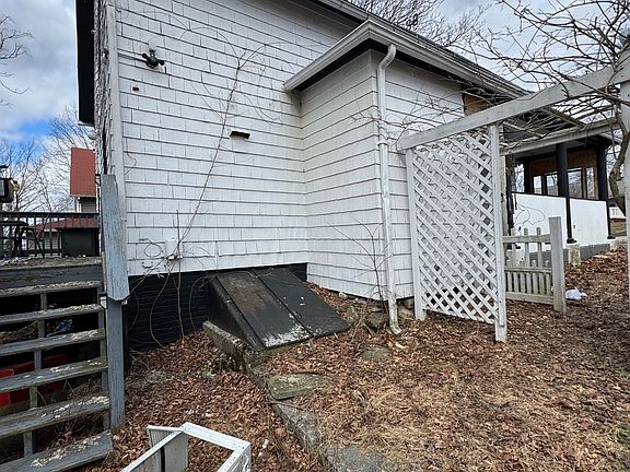 5th image of 110 Cedar Street