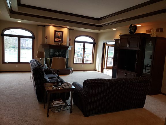 Living Rm /Over Looking Pond