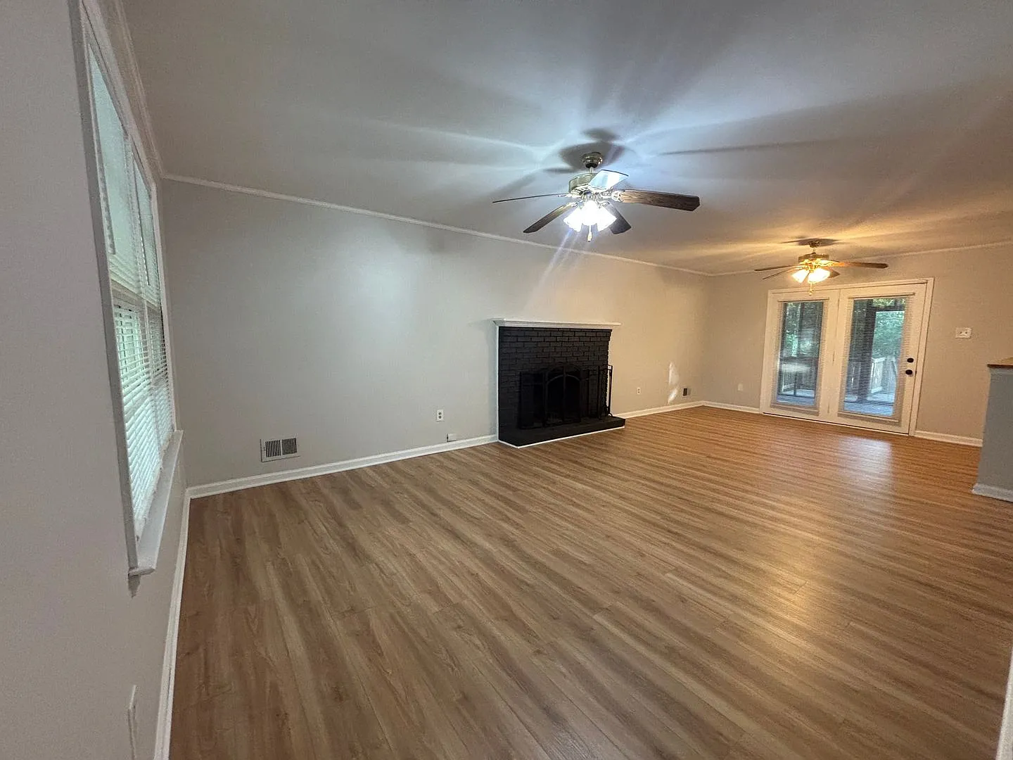 Updated & Move-In Ready in SE Columbia! — Photo 2