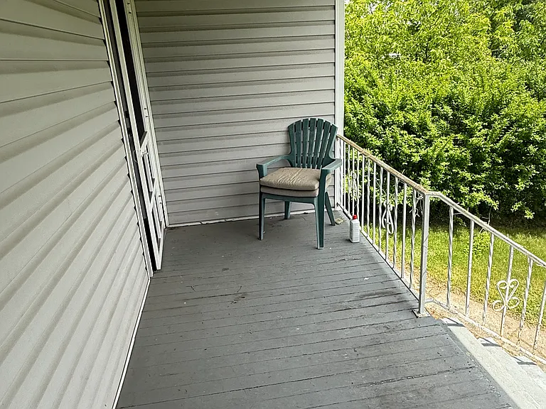 327 Keyser Ave — Photo 3