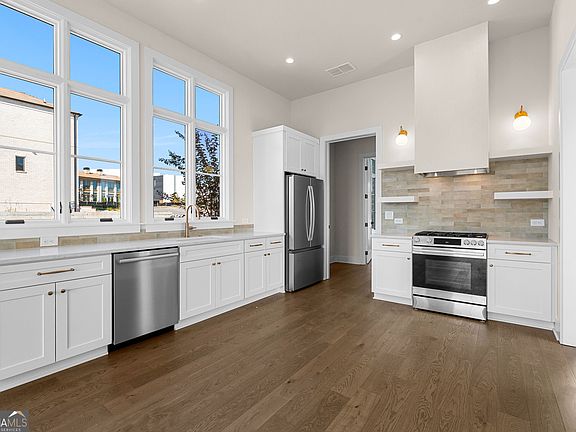 2nd image of 340 6th St
