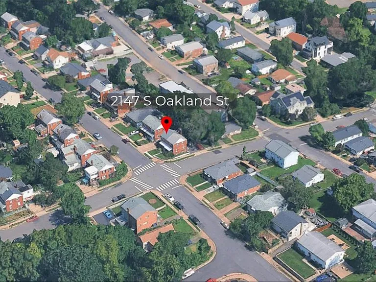 2147 S Oakland St — Photo 2