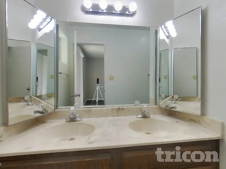 4323 W Poinsettia Dr — Photo 8