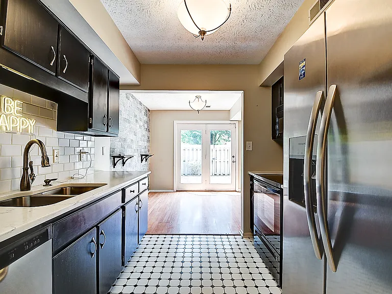 311 E Saint Clair St — Photo 12