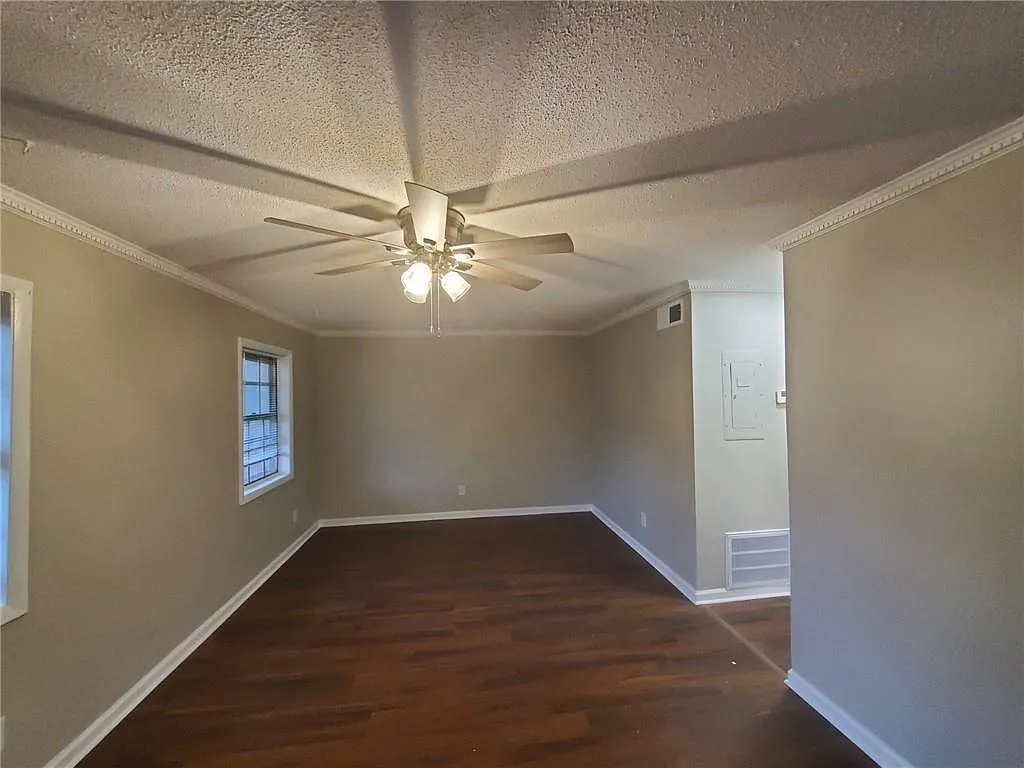 3 bed, 2.5 bath, 1364 sqft, $1,950 — Photo 4