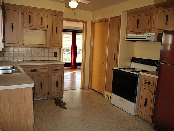 4th image of 155 Willard Ave