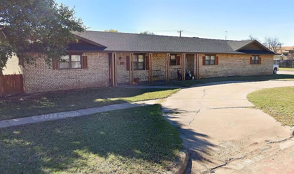 1st image of 309 W 7th St