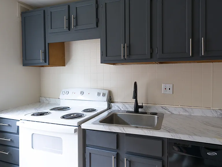 Timber Place Apartments — Photo 3