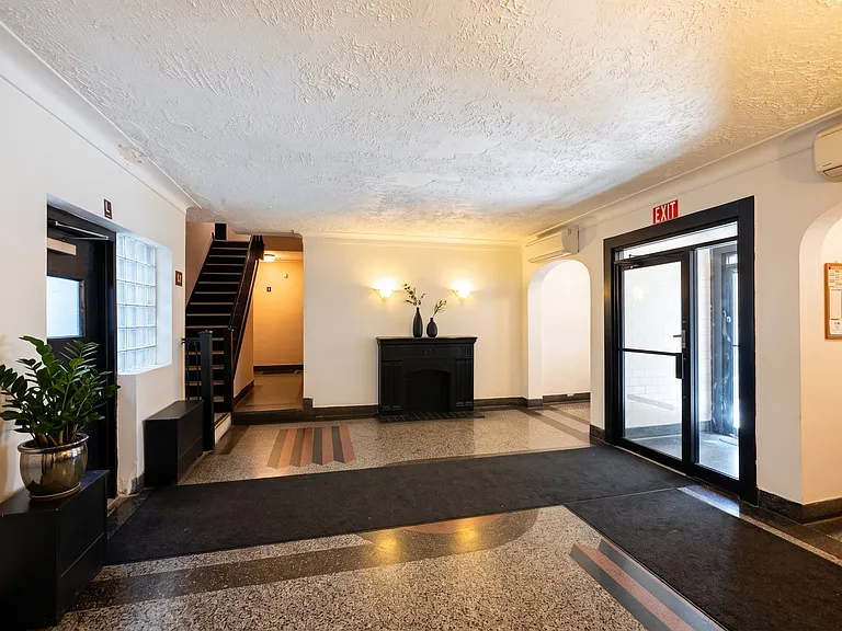 240 E 24th St #4G — Photo 9