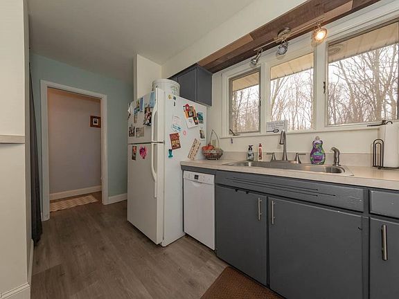 4th image of 468 Miller Ave