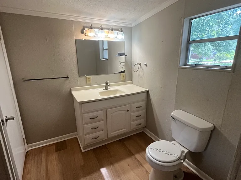 333 E Main St — Photo 6