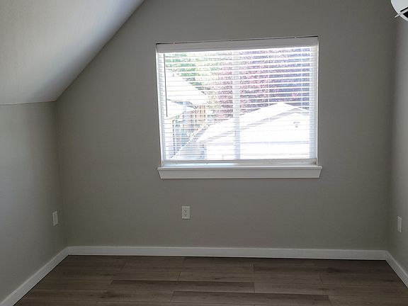 4th image of 3613 N York St