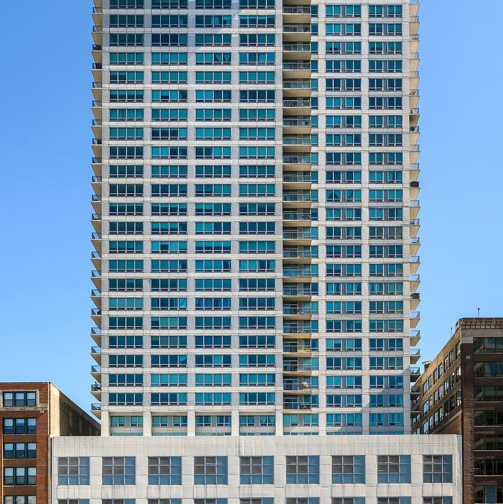 1st image of 701 S Wells St APT 804